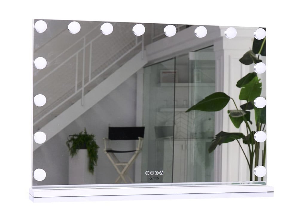 QUEEN ROOM - Queen Vanity